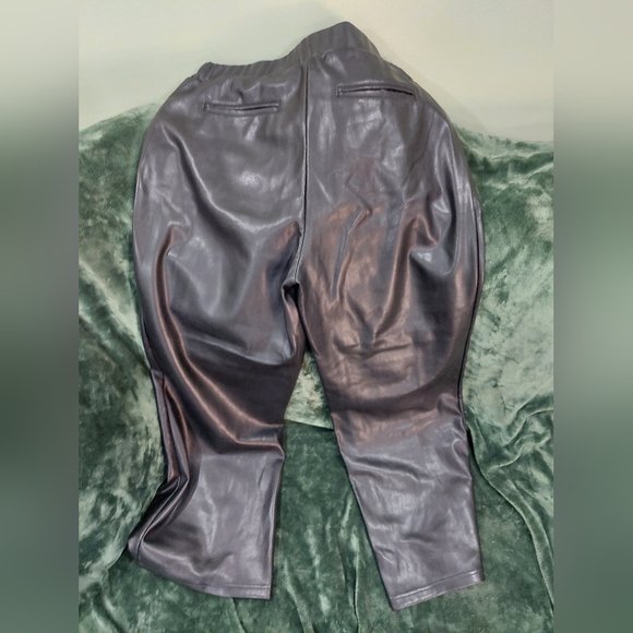 Ladies leather look pants - Picture 3 of 3